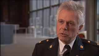 DE POLITIE VUURWERKSPECIALIST PRAAT POEP!!!