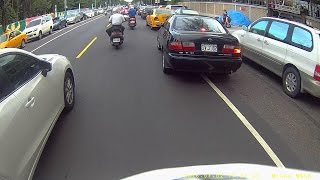 20160702 1731道路都快變成停車場了？19台車違規造成大塞車