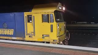 BL27, G27 and BL26 blasting out of Maryborough station late at night.