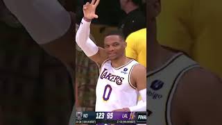 LeBron James left before the game ends holding the biggest L while the Lakers fans BOOES him