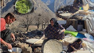 Daily life of Mahyar and Nahid nomads ⛺🔥 |   Baking traditional bread in the heart of nature 🍞🌿