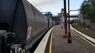 Quadruple 81 class through Faulconbridge.