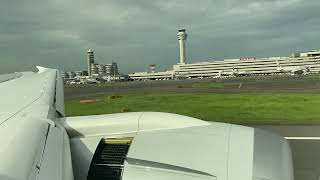 American Airlines Boeing 787-8 landing in Tokyo, Haneda (HND)