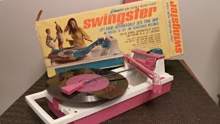 1967 Kenner's Swingster Portable Vinyl Record Player - Unboxing, Discovery \u0026 Playing a 45rpm Record