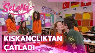 Kıvılcım kıskançlıktan çatladı - Selena Sahneler