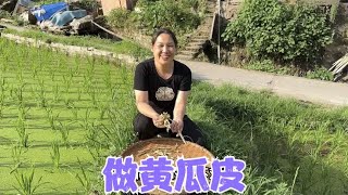 阿恋学做黄瓜皮还算成功，和瘦肉一起炒，婉儿都连连称赞太好吃了