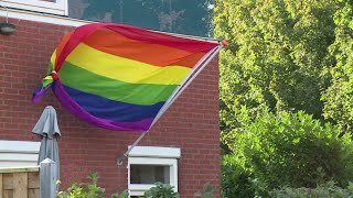 Discriminatie lhbti'ers stijgt, terwijl regenboogvlag vaker wappert