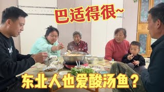 东北小伙学做南方特色菜，模仿南方话？大桌子围坐一圈，吃过瘾了