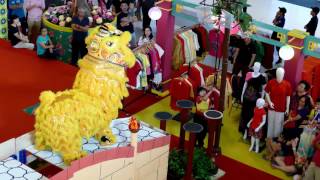 CNY2017 ~  Phoenix Lion Dance (凤凰舞獅 Múa Lân) by Shaolin Goh Chor 少林五祖@ Atria (4K UHD)