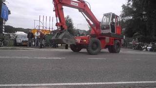 Int. Historisch Festival Panningen 2011 Zondag Video's deel 4/5 vertrek tractoren