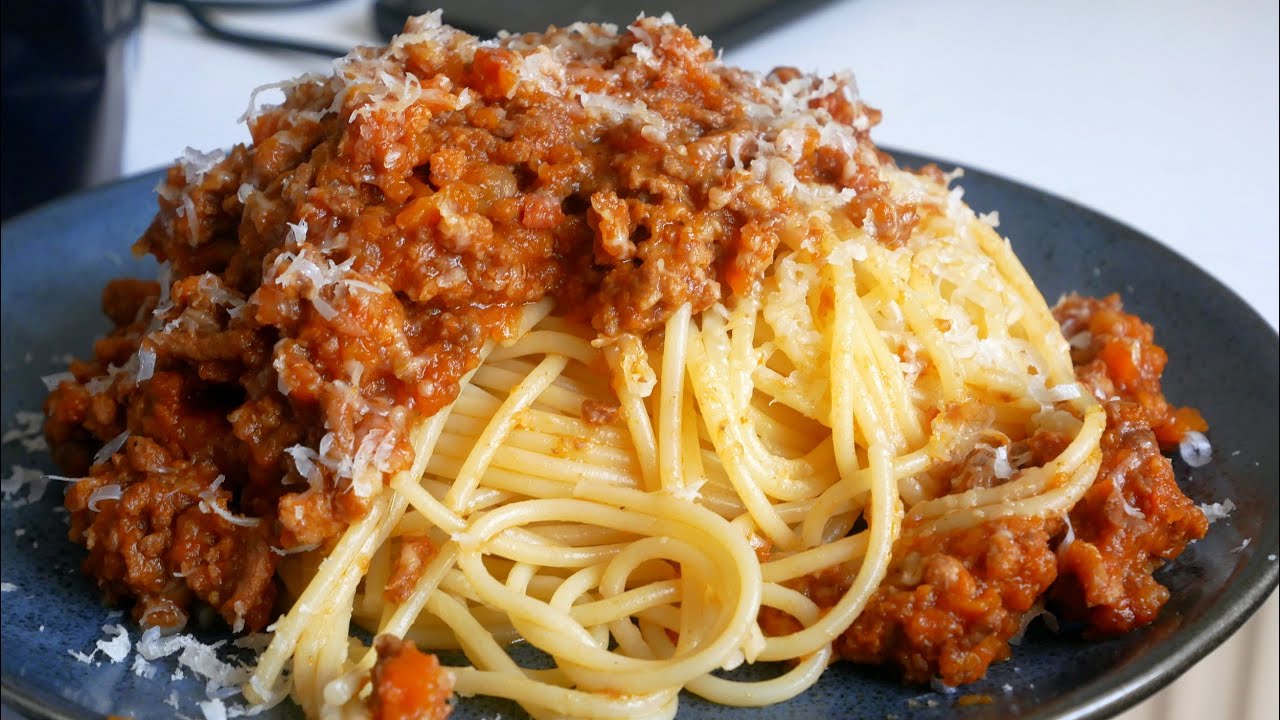 Spaghetti Bolognese. How To Make Bolognese Sauce. Bolognese Recipe ...