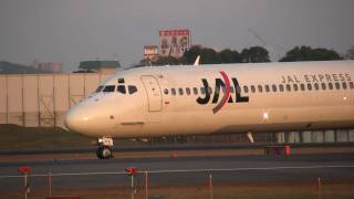 JAL MD81 at ITAMI airport