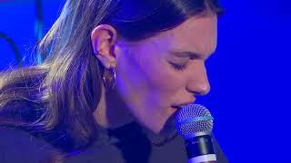 Charlotte Cardin - Meaningless (Live) - Le Grand Studio RTL