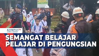 Potret Pelajar korban Pergerakan Tanah Diangkut Naik Truk Kesekolah