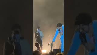 Darshan Raval giving Rose to girl During Live concert #iitroorkee #darshanraval #shorts #thomso2022