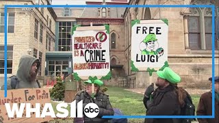 Protesters spotted outside New York City courthouse after Luigi Mangione arrives