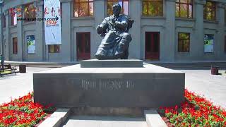 Tour Around The Opera House in Yerevan, Armenia (5 Surrounding statues)