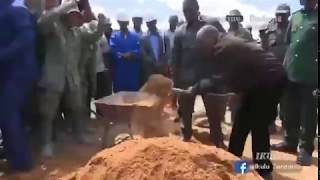 SHUHUDIA MHE RAIS J.P.MAGUFULI AKIPIGA KOLEO KWENYE UJENZI WA IKULU CHAMWINO DODOMA