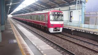 ダイヤ乱れの京急線を撮影（青物横丁駅）