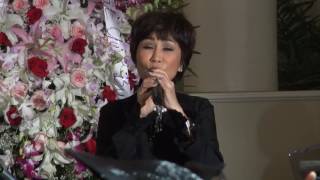 Video: Nghe Tuấn Ngọc và Khánh Hà hát tại tang lễ mẹ của MC Nguyễn Cao Kỳ Duyên