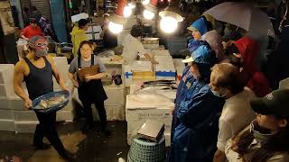 Funny seafood auction in the mid night, 坎仔頂 基隆魚市場, #freshseafood #auction #market 11