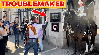 Extremely Rude Man THREATENS the King’s Guard at Horse Guards in London