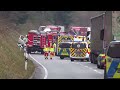 tÖdlicher frontalcrash feuerwehr wird auf anfahrt von autofahrern blockiert grosseinsatz