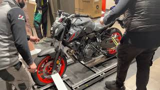 Unboxing Yamaha mt-07 2021