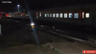 22538 Kushinagar Express (LTT - Gorakhpur) arriving Orai Station  #orai #tracksound #wap7