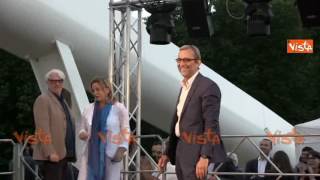 I figli di Giachetti a sorpresa sul palco a sostenere il padre