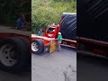 Subiendo  frijolera en la vía de medellin y se encunetaron