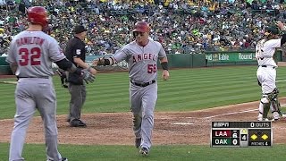 LAA@OAK: Pujols singles in Calhoun to extend the lead