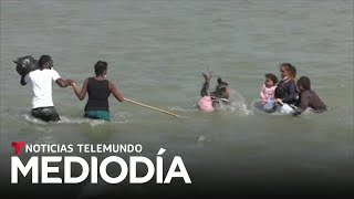 Migrantes cruzan el río Bravo a pesar del riesgo a morir | Noticias Telemundo