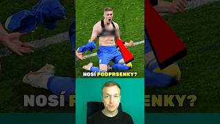 Proč fotbalisti nosí PODPRSENKY? ⚽️👙