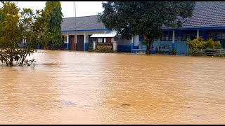 TULUNGAGUNG - Dua Unit Sekolah Dasar di Wilayah Kecamatan Campurdarat Tulungagung Terendam Banjir