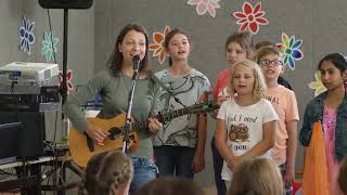 Liebe Licht und Lachen - Loreen Zacher / Kinderchor