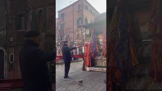 Feeding sparrows - Venice Italy