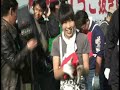 女性が叫ぶ！「大根引っこ抜き大会」