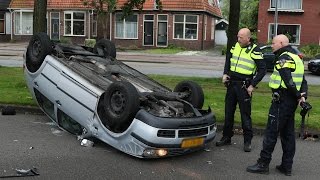 Sappemeer - Auto slaat over de kop op de Noorderstraat