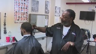 One armed barber makes the cut in New York