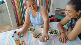 preparando los ricos jocotes con limón 🍋 y chile