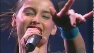 Nelly Furtado - I'm Like A Bird (Live on Letterman)