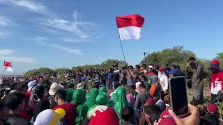 INDONESIA RAYA BERKUMANDANG DI PANTAI KESENDEN || BERSIH PANTAI BERSAMA PANDAWARA GROUP