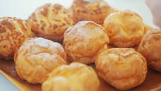 How to enjoy a cream puff at Beard Papa