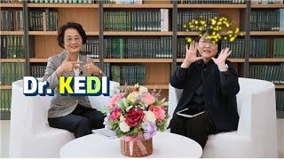 [Dr. KEDI가 답한다](교육통계편) 한 교실에 60명이 수업을? 국가교육통계센터에서 알려주는 학급당 학생수 변화