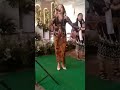 VIRAL PENYANYI INI BISA MENYANYI DUA SUARA