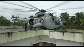 Kerala Floods: Pilot makes rooftop landing in Kerala to rescue flood victims