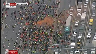 COMMUTER CHAOS: Protesters block several lanes causing widespread traffic