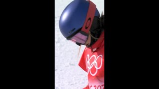 Eileen Gu shows us how it's done in the halfpipe