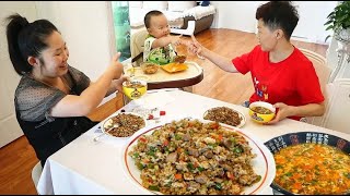 鸡师傅在家做“黑胡椒牛肉炒饭”，秘制商用黑胡椒酱，味道真的香【小鸡嘎嘎香】